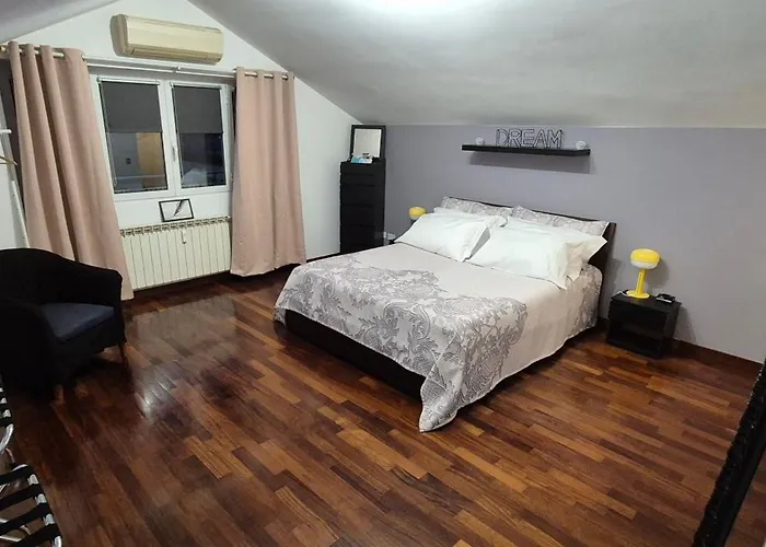 Apartment Aroma Vaticano - Attico A San Pietro 60mq Per 5 Ospiti - Wi-fi 1gb - Aria Condizionata